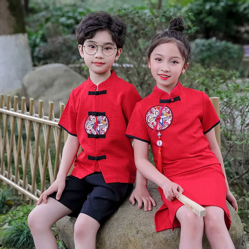 Костюмы для выступлений в честь Дня ребенка учащихся начальной и средней школы