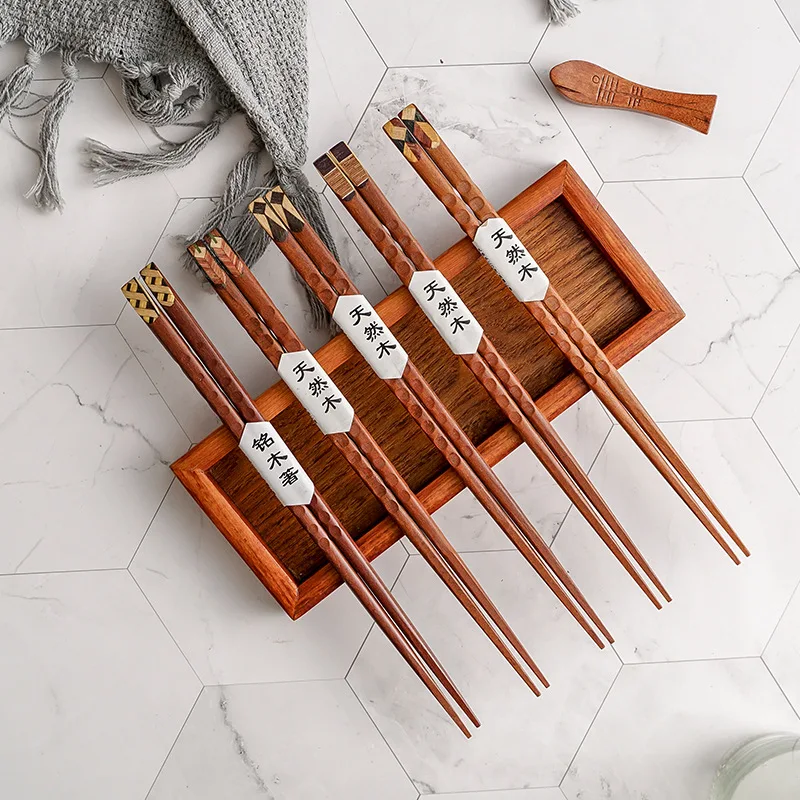 

2 pairs of Chinese style creative tortoiseshell pointed wooden chopsticks tableware cute chopsticks