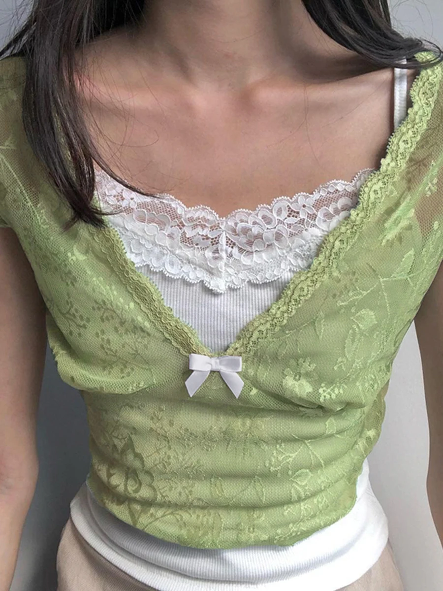 

Женский прозрачный укороченный топ, кружевная футболка с коротким рукавом и V-образным вырезом, облегающая Сетчатая футболка в стиле пэчворк, уличная одежда, средней длины 6