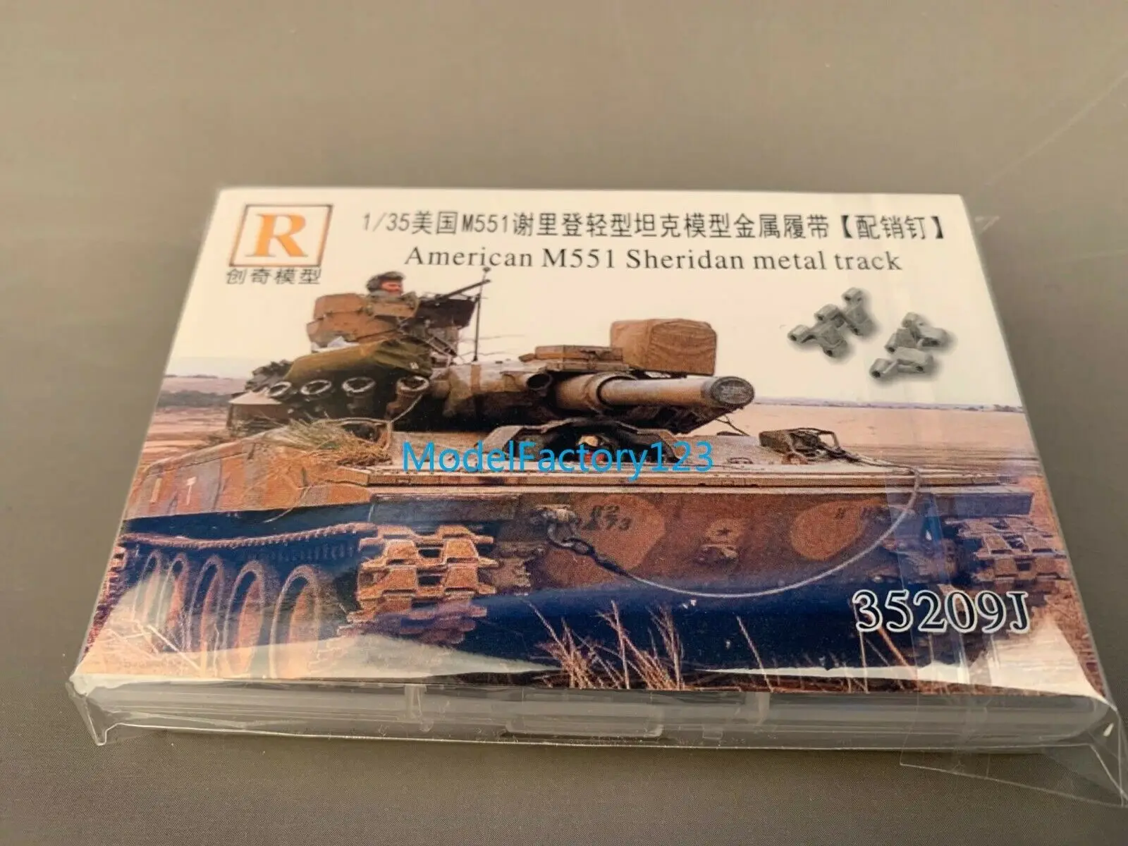 

R-Model CQ35209J 1/35 Metal Track and Metal pin For M551 Sheridan