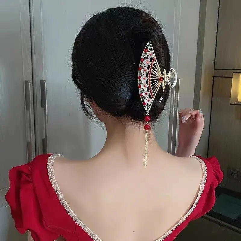 

Pearl Flower Hair Clips Women Tassels Decoration Clip Fan Shape Hollow Out Hair Clip Clows Female Chinese Style Hair Accessories