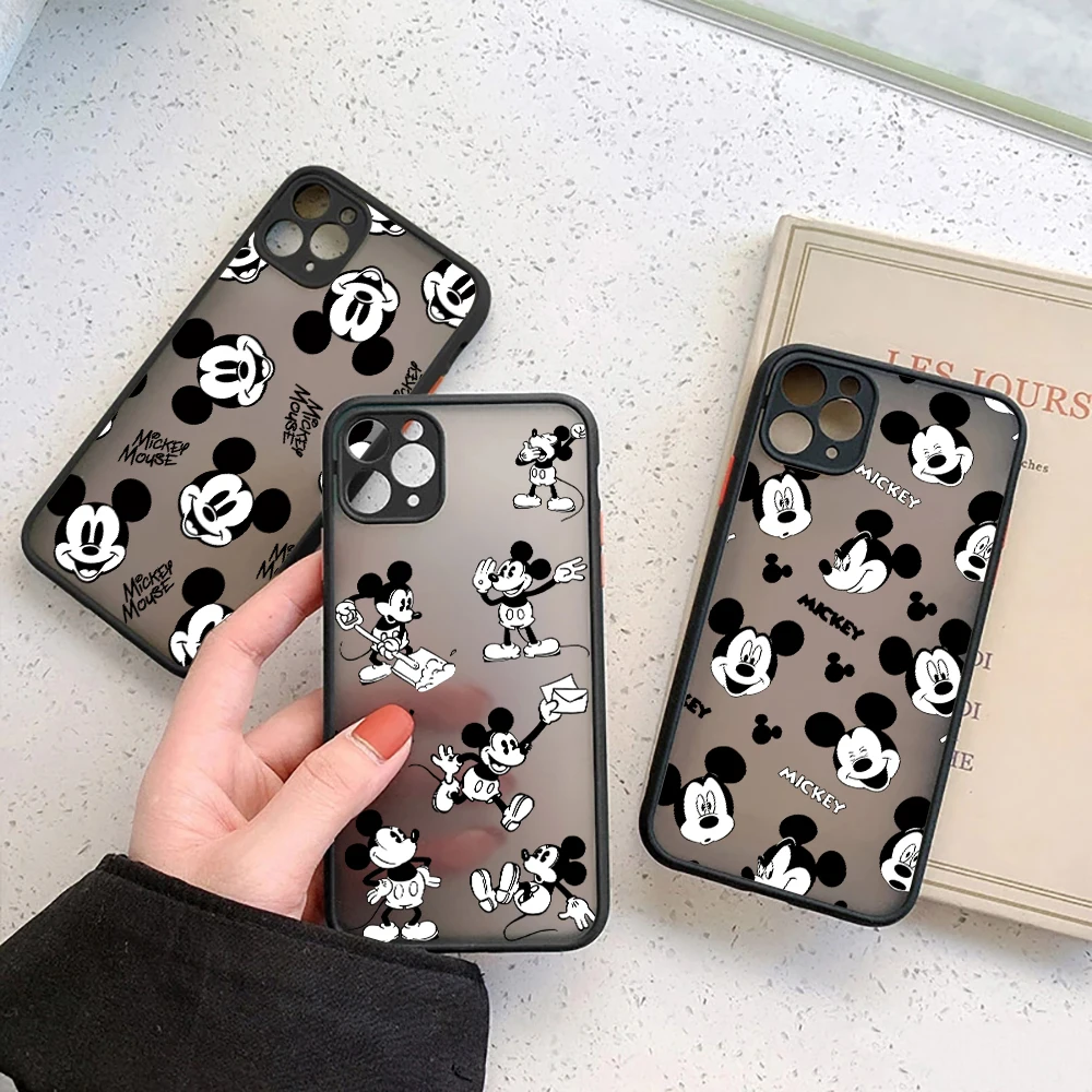 Фото Черно-белый матовый чехол с Микки и Минни для iPhone 17E, 17, 16, 16E, 15, 14, 13, 12, 11 Pro Max, 17 Air, 7, 8 Plus, XR, XS – противоударный защитный чехол-броня №1