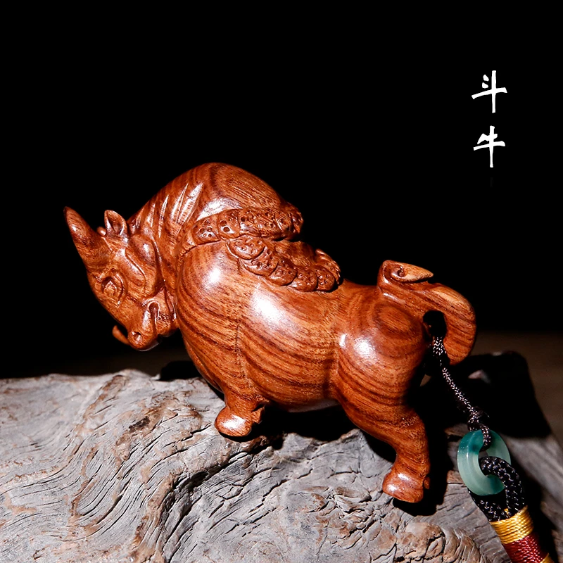 

Huanghuali wood carving bullfighting hands put a piece of bull spirit to the sky to play small decorative crafts zodiac ox