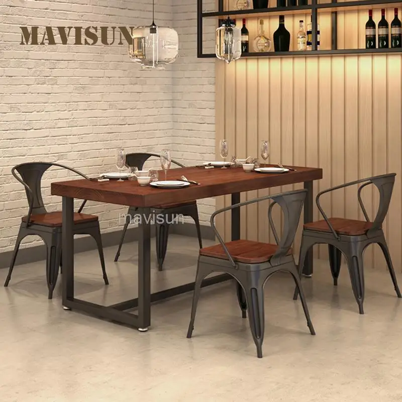 Обеденный прямоугольный стол из массива дерева в скандинавском стиле и железные