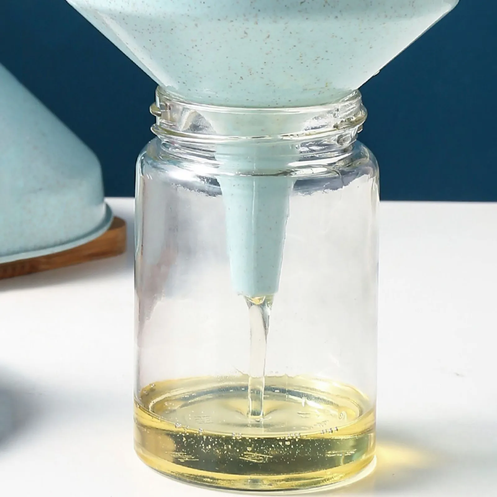 Жидкий литьевой пластик полиуретан. Жидкий полипропилен. Жидкий полипропилен. Полиуретан 2 компонентный. Полиморфные гранулы instamorph.