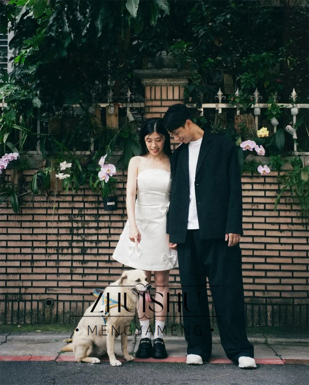 Фото Свадебное платье ZHUISHU Mini Ivory A-line с бантом, корейский стиль, для фотосессии, без бретелек, из атласа, короткое, с корсетом, на заказ. №3