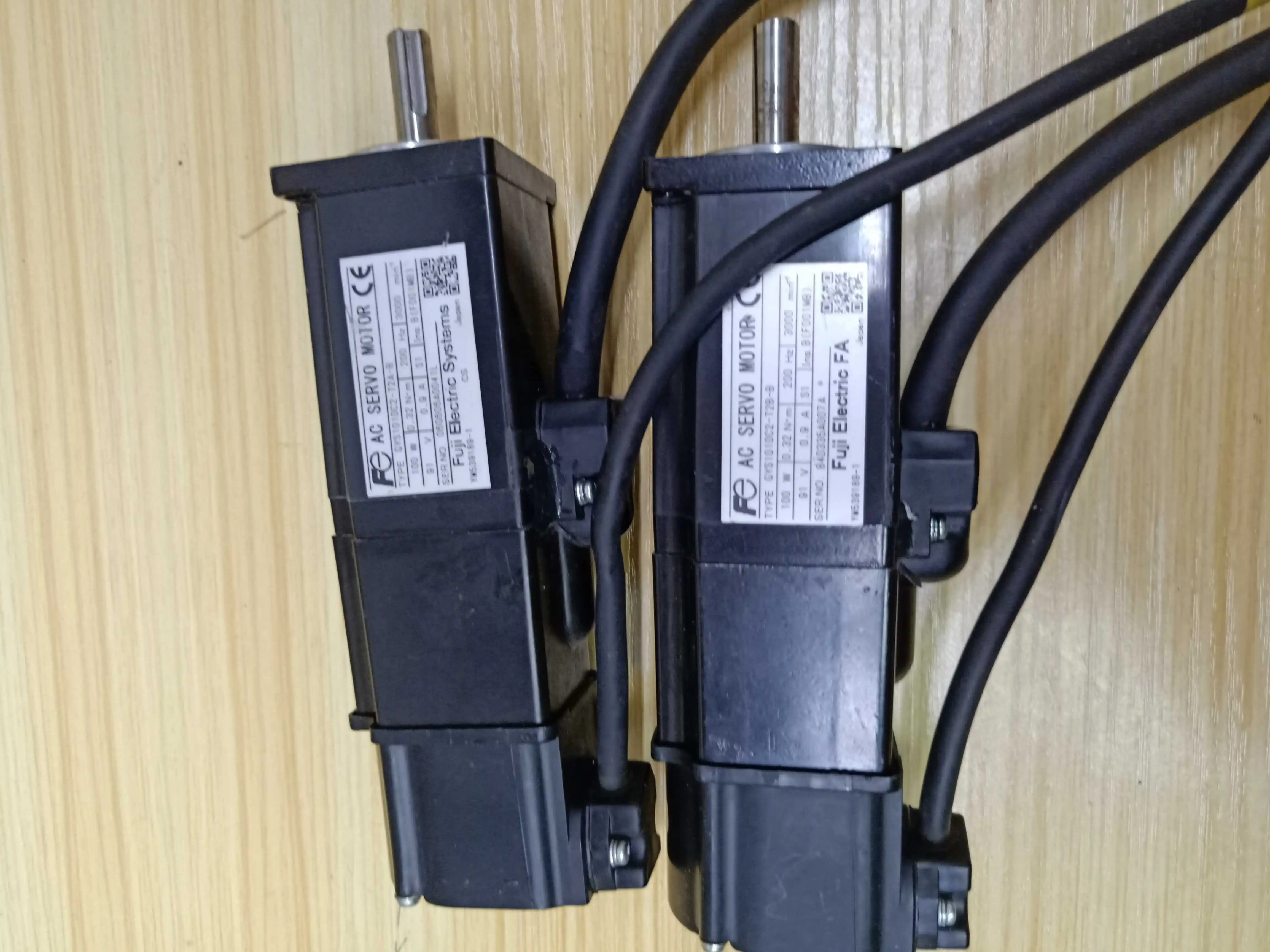

GYS101DC2-T2A-B servo motor , Used one , 85% appearance new , 3 months warranty , fastly shipping