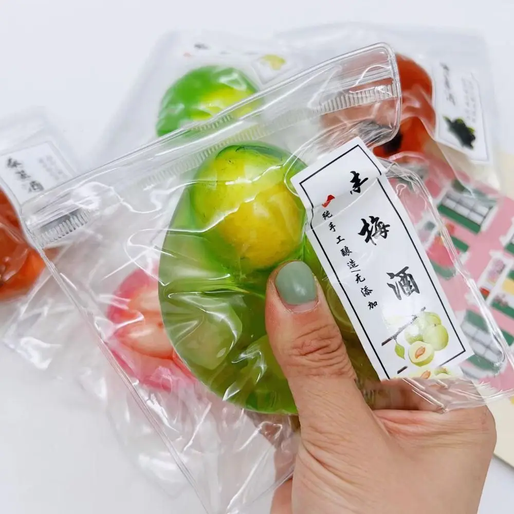 Забавная свежая игрушка для сжимания фруктовое вино зеленое сливовое снятия