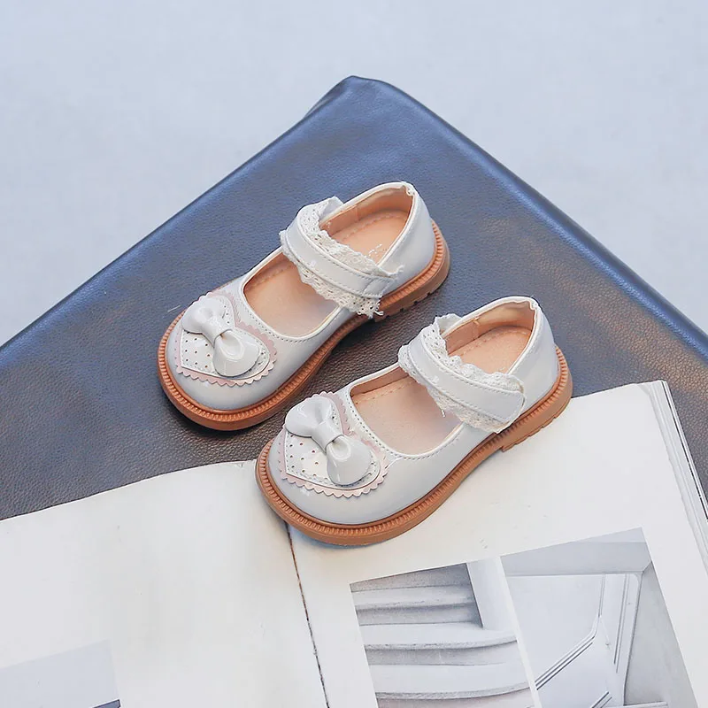 

Girls Leather Shoes 2022 Spring Autumn Fashion Kids Cute Heart-shaped Princess Shoes Children Shiny Bow Loafers Dance Shoes