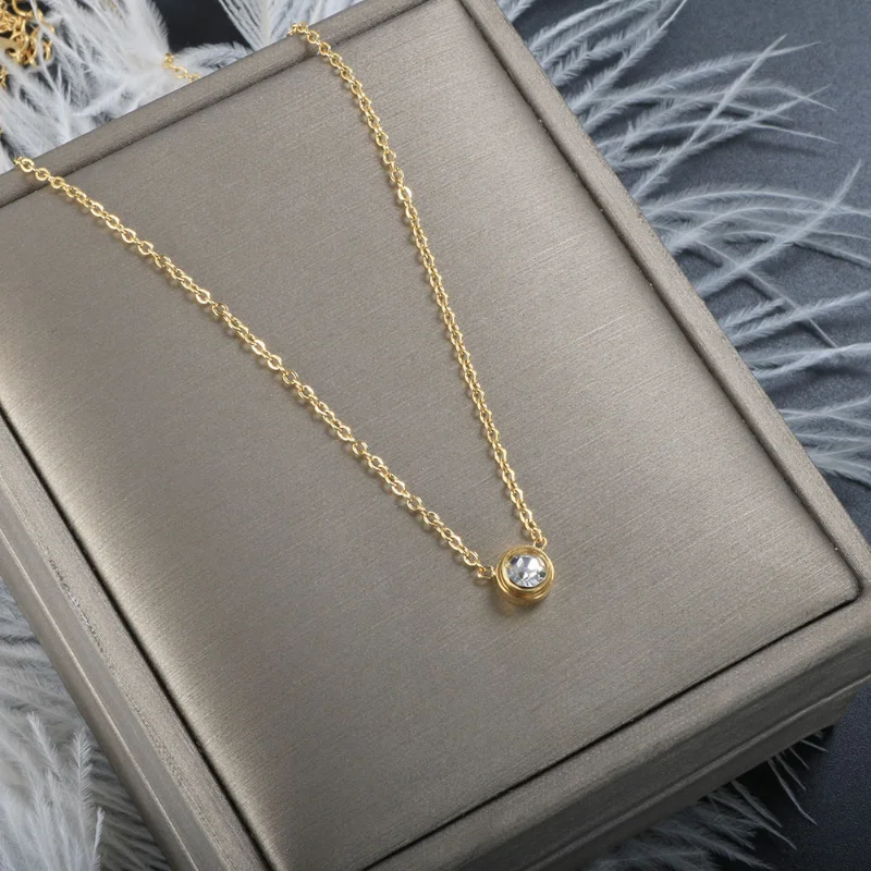 

Japanese And Korean Fashion Gold-plated Simple Four-claw Mini Pendant Female Hundred Temperament Titanium Steel Necklace Female