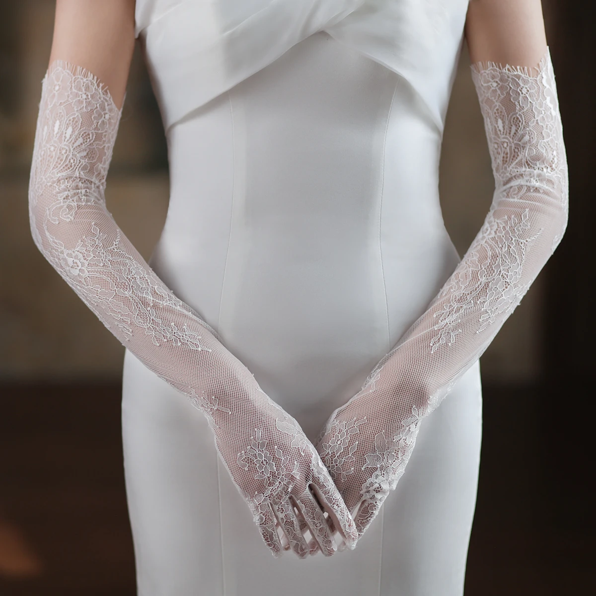 Элегантные Свадебные Длинные перчатки WG054, тюлевые кружевные белые перчатки с аппликацией на палец для невесты, подружки невесты, женские с...