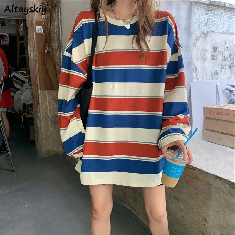 

Женские футболки в полоску с длинным рукавом и круглым вырезом