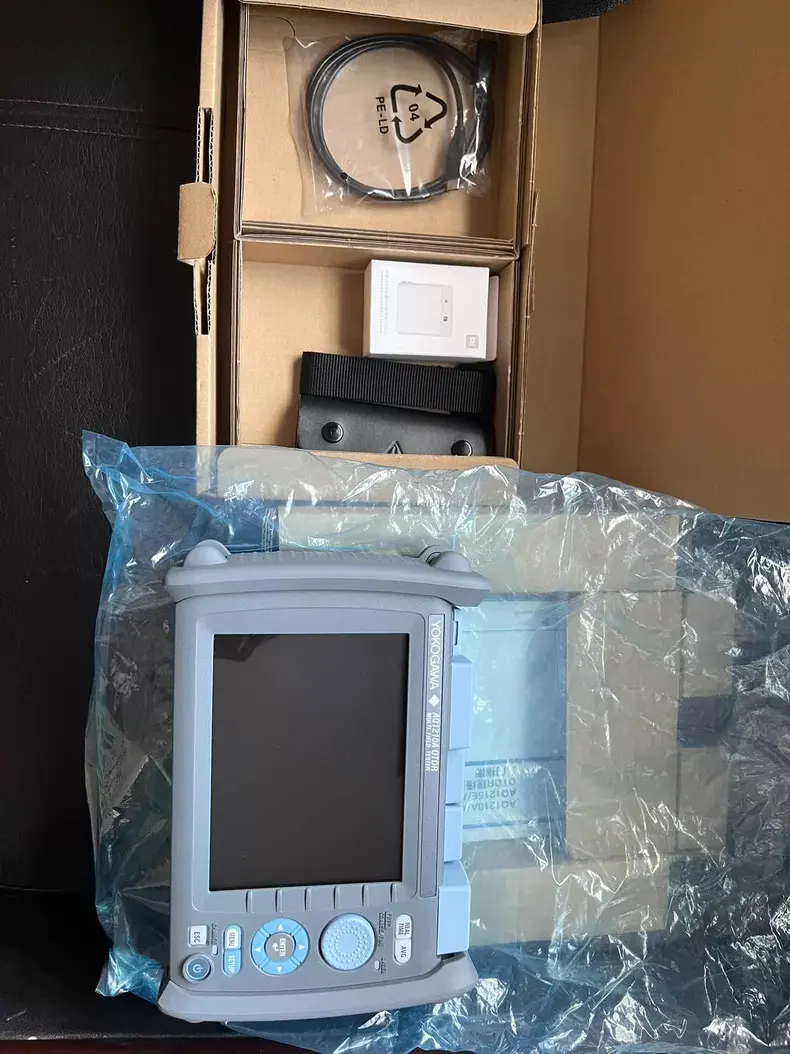 Фото Абсолютно новый оригинальный Yokogawa AQ1210A AQ1200 AQ1200A SM OTDR 1310/1550нм 32/30дБ, многоязычная поддержка, гарантия один год. №3