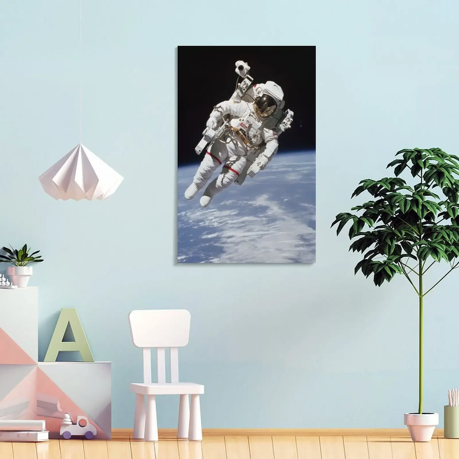 Астронавт Брюс Маккандерс на первом везде без привязанного космического