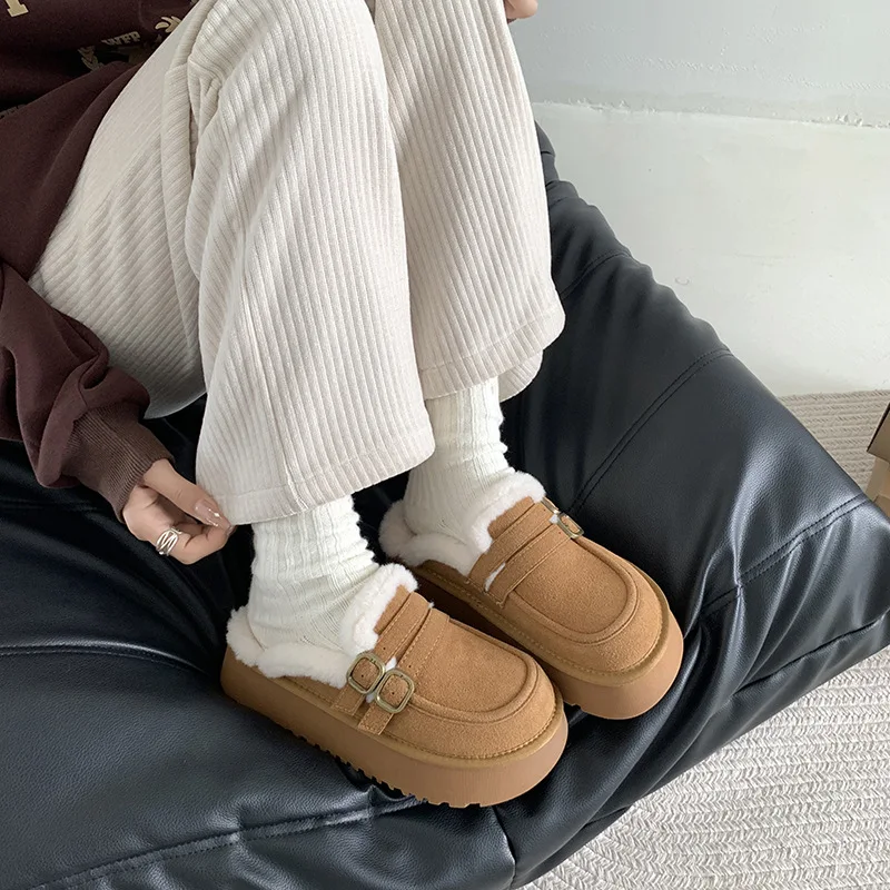 Женские шлепанцы из ПУ кожи на низком каблуке с мехом