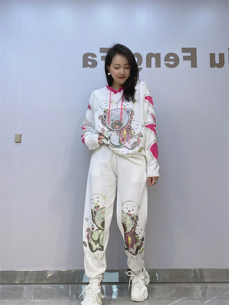 Модные брючные комплекты для женщин на весну и осень с длинным рукавом рисунком