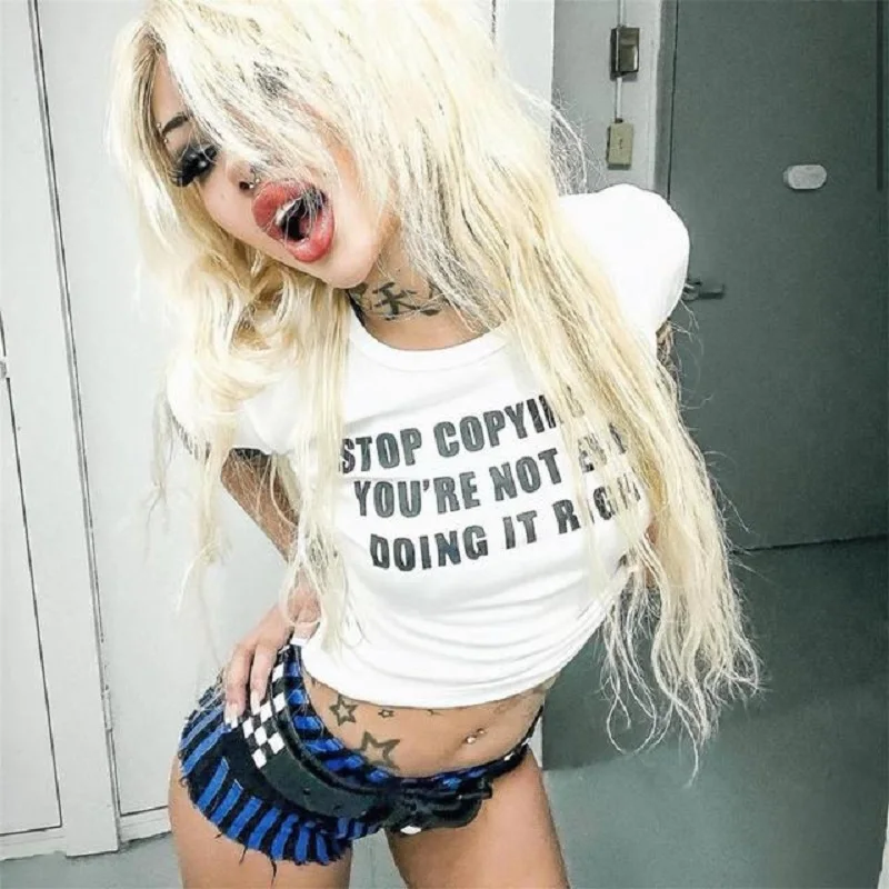 Укороченный топ с графическим принтом и надписью женская футболка уличная