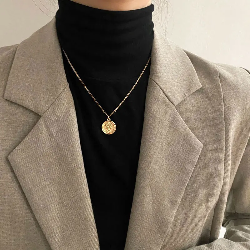

Necklace 2022 new fashion niche design sense collarbone chain female simple temperament long coin pendant accessories