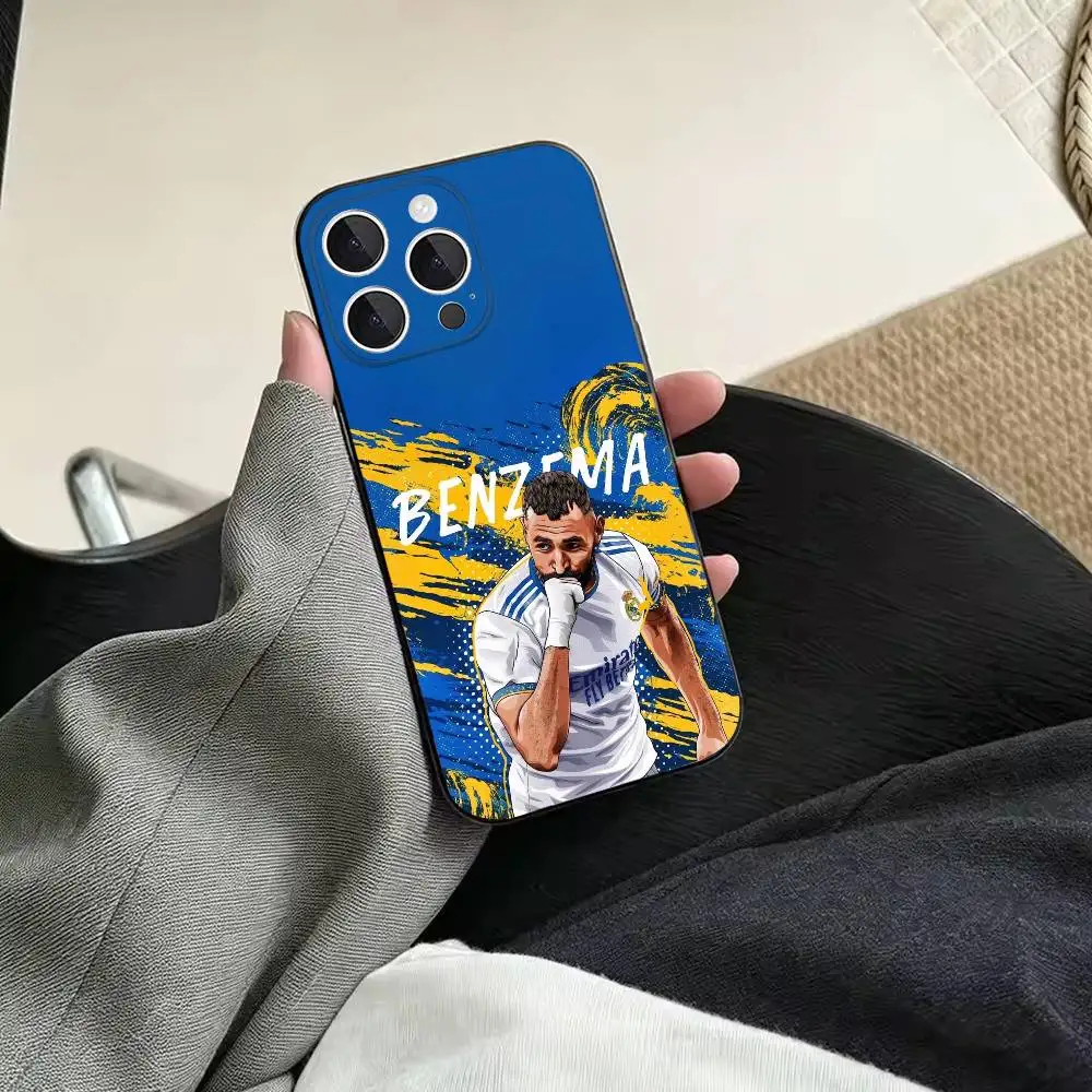 Фото Противоударный черный силиконовый мягкий защитный чехол K-Karim Benzema Football, подходит для iPhone 11, 12, 13, 14, 15, 16, 17, Pro, Max, Plus. №2