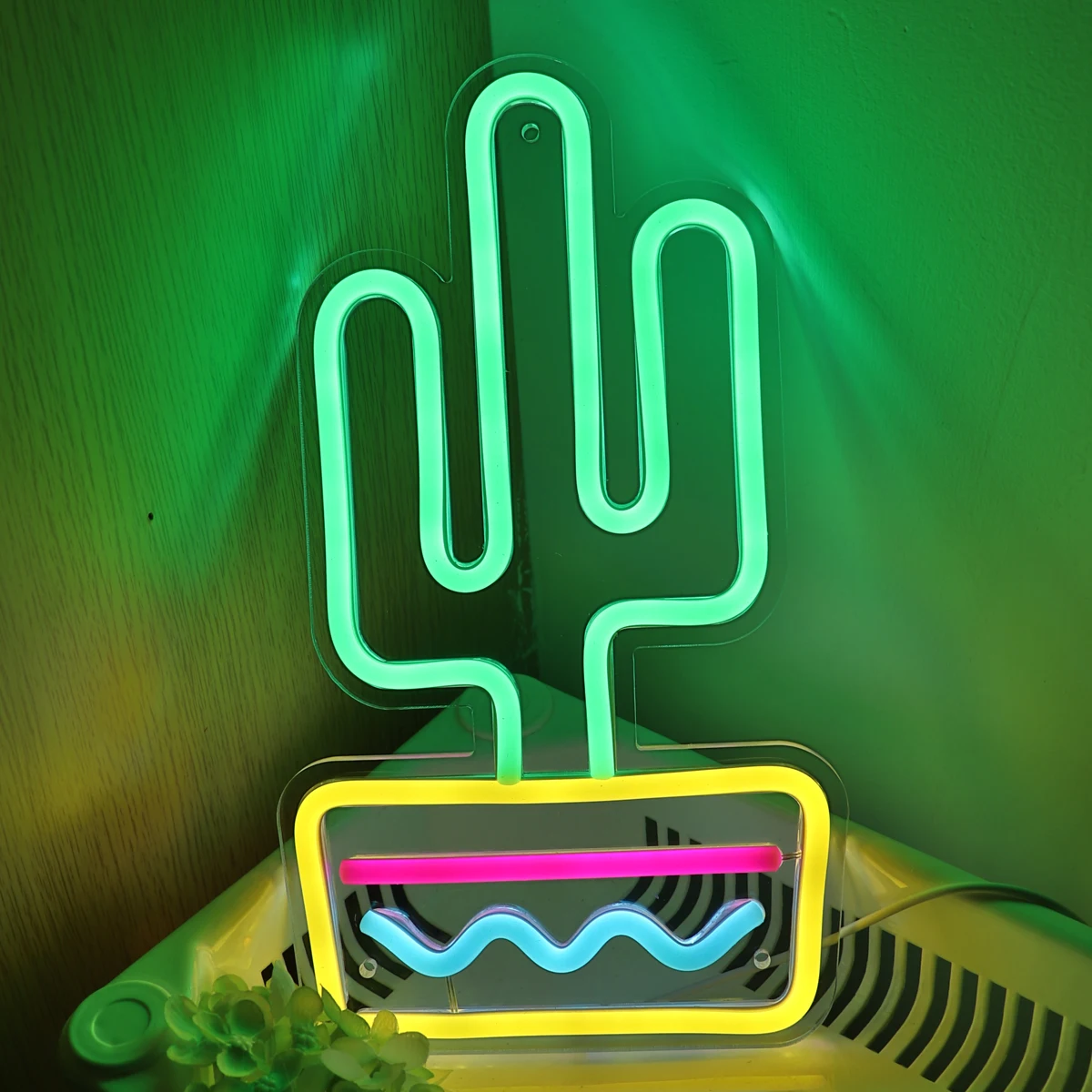 Рисунок 5 - неоновая вывеска в виде кактус