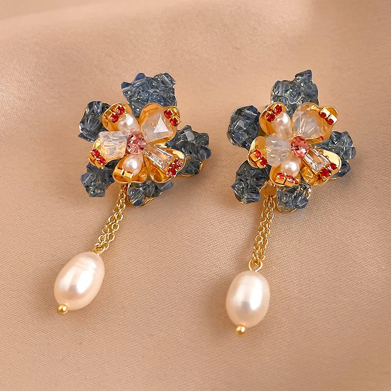 

European and American Women's Crystal Flower Stud Earrings