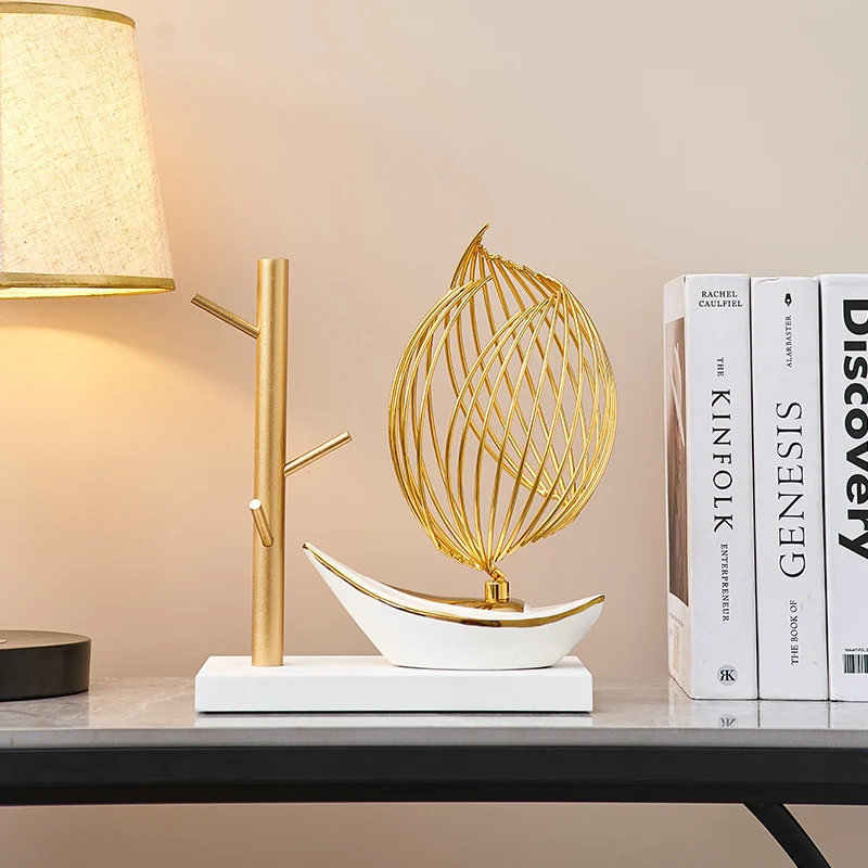 

Домашний декор, художественная Золотая фигурка лодки, современный стиль, гостиная, шкаф, украшение, настольное украшение, поделки, керамическая статуэтка, подарок