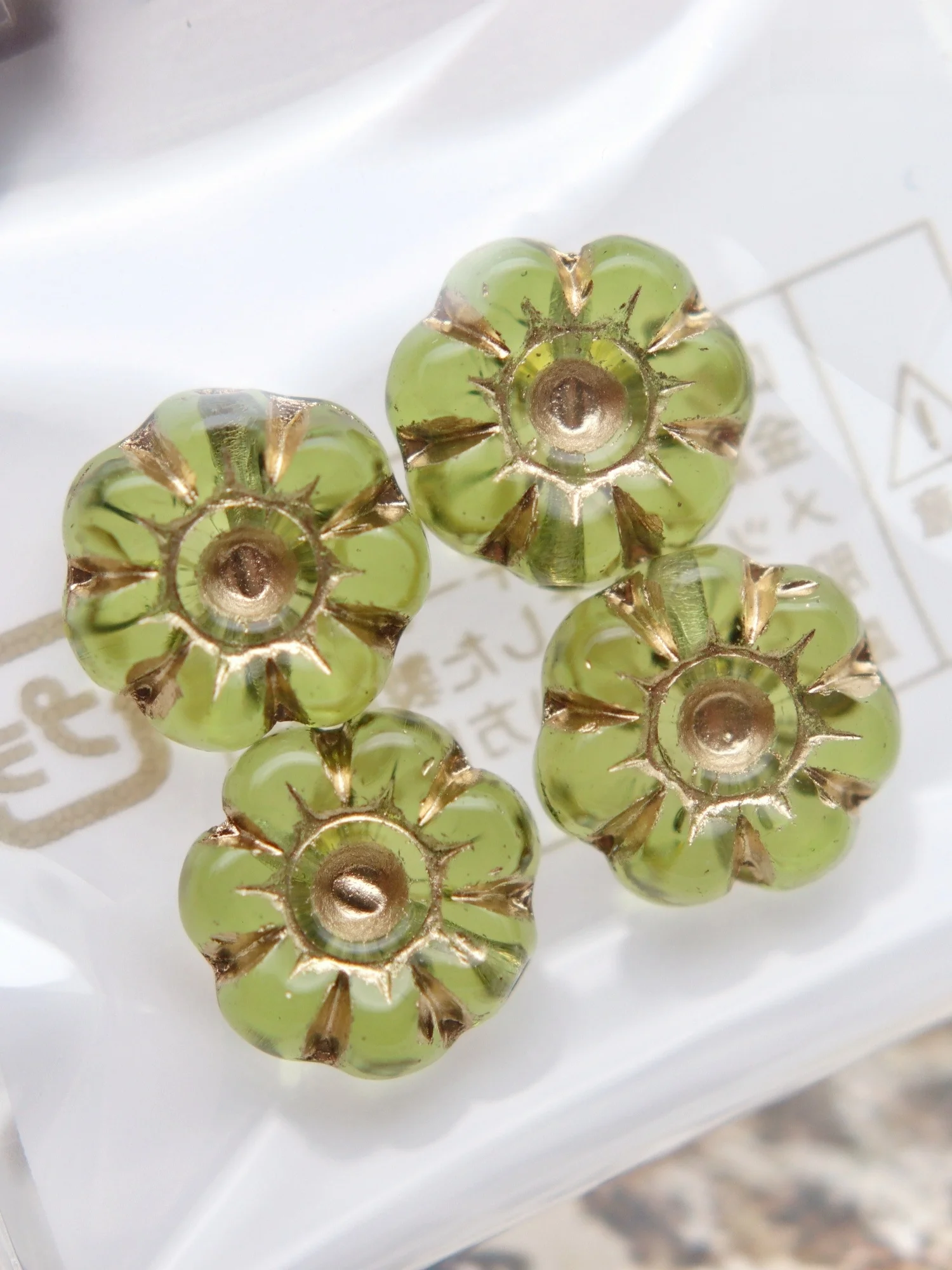 Чешские импортные 0 мм Цзинг шестилепестковый цветок золотые глянцевые серьги из