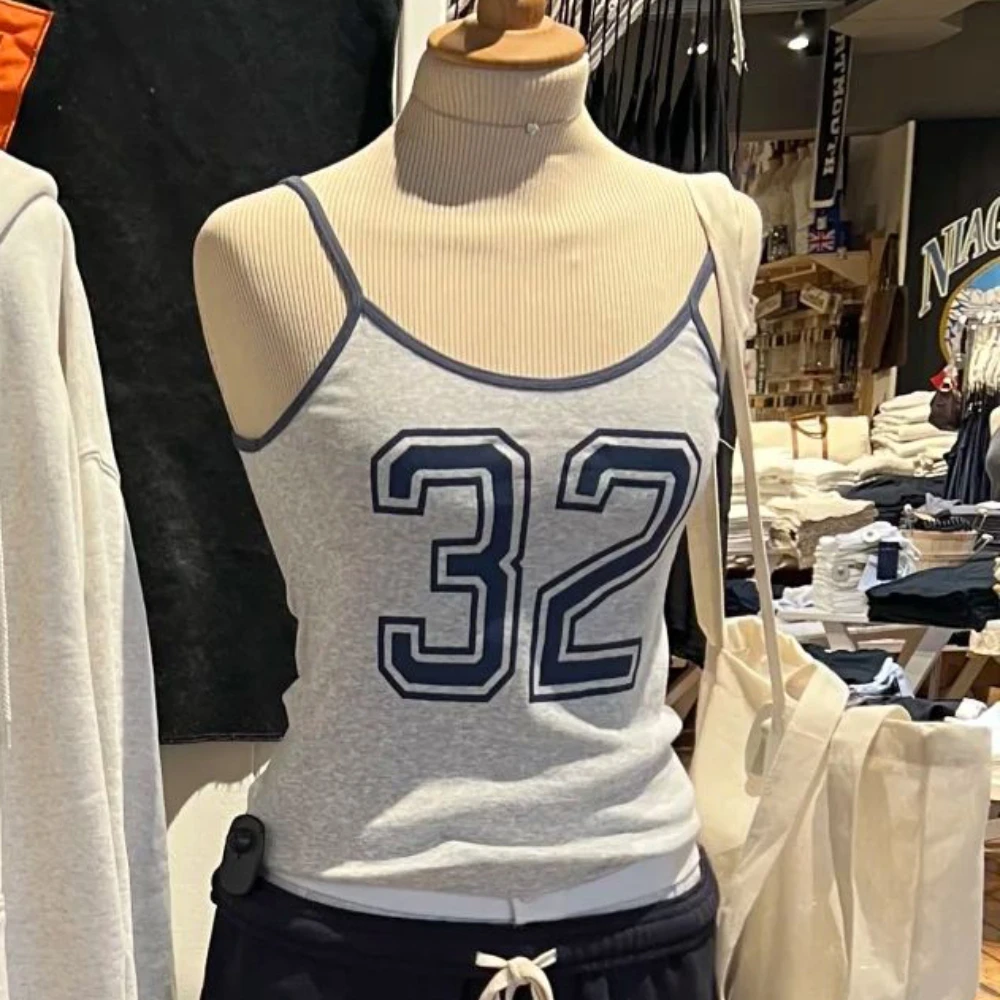 Серый тонкий укороченный топ с принтом 32 женский летний винтажный без рукавов на