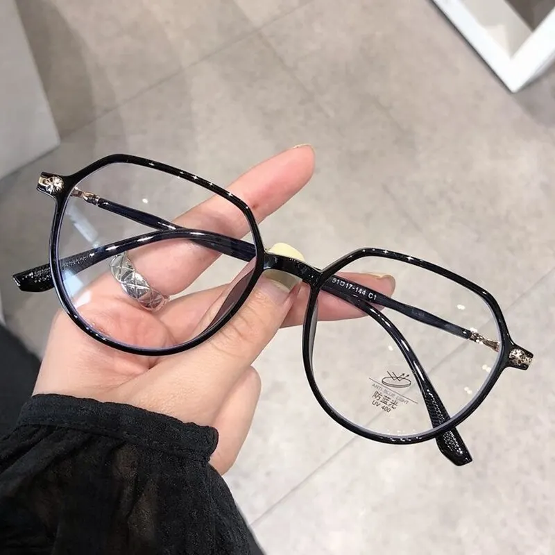 Женские очки в оправе