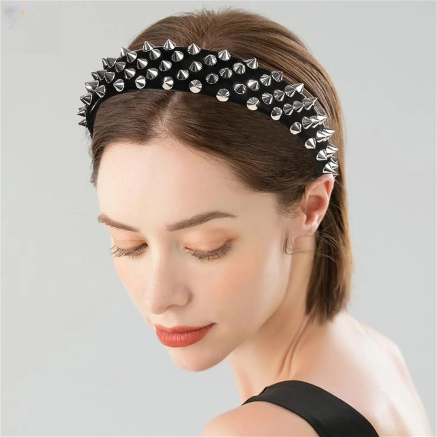 

New Fashion Simple Design Solid Color Rivet Headbands For Women Retro High Cranial Cortex Punk Hair Accessories Wide Hair Hoop