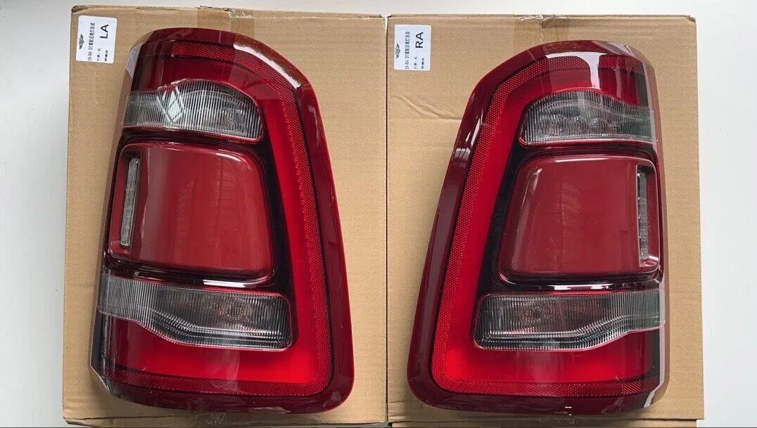 68262531AE 2019-2022 красный задний фонарь с потайными точками без модульной точки для