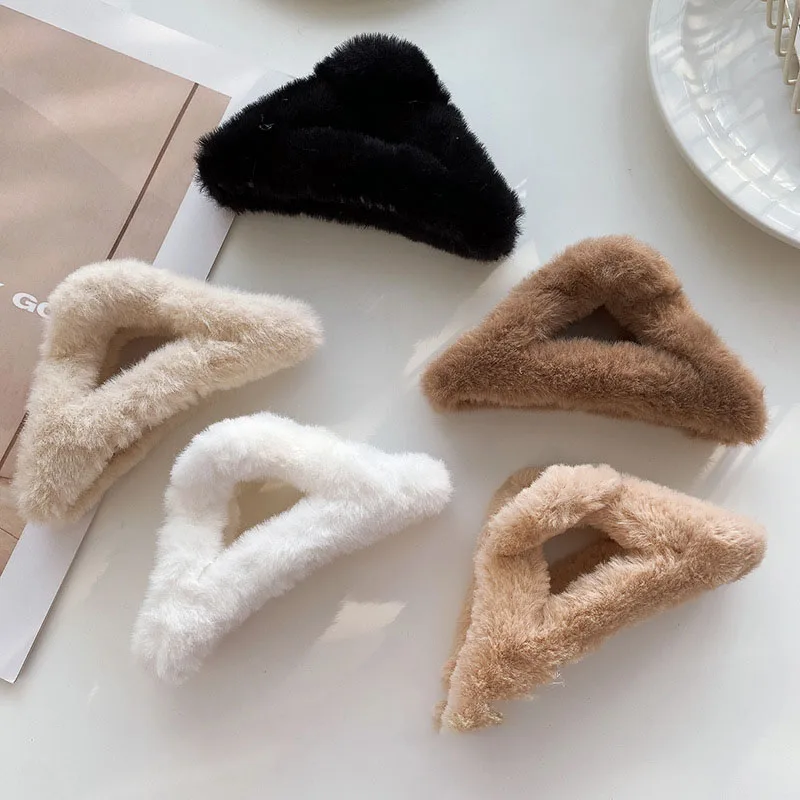 

Fashions Plush Triangle Hair Claw Clip Fluffy Furry Thick Geometric Grab Hair Clip Ponytail Hairpin Woman Hair Accessories