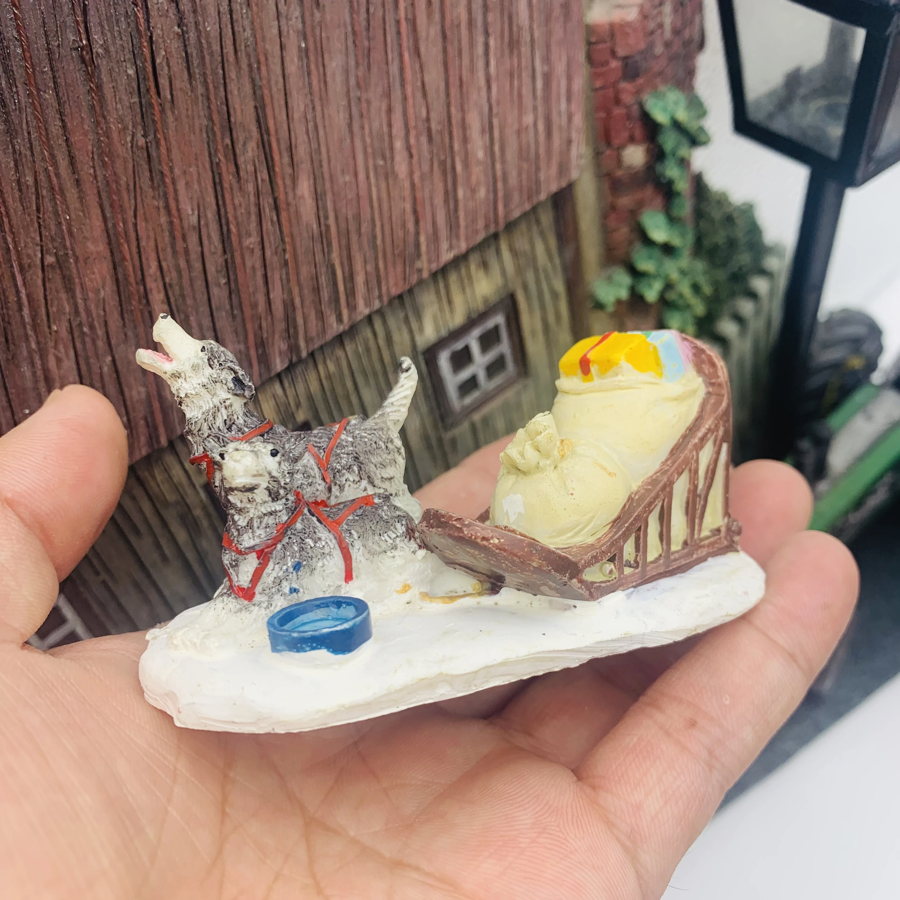 Миниатюрная скульптура из канифоли