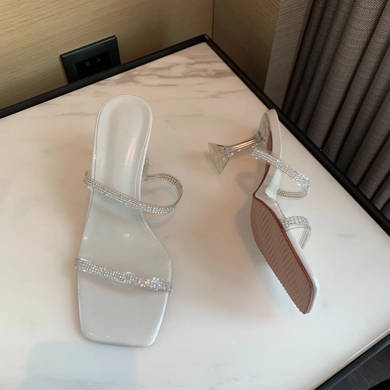 

Thin Heels Slippers Casual High-Heeled Shoes Lady Slides Slipers Women Low Jelly Flip Flops Luxury Summer 2022 Glitter Basic Rom