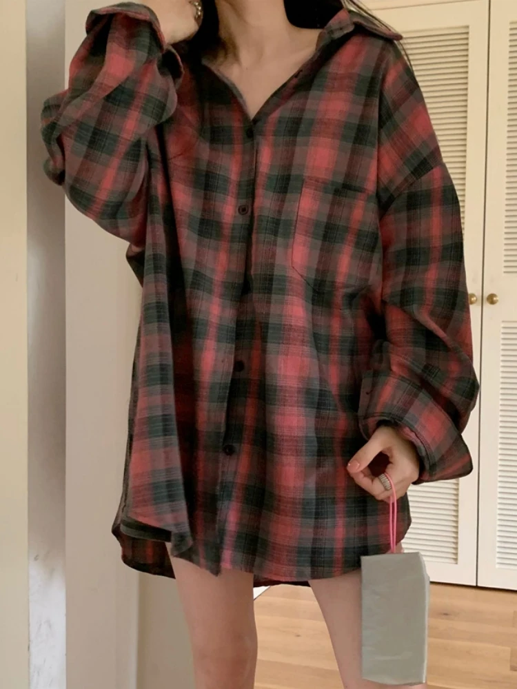 Женская длинная рубашка в клетку с длинным рукавом и отложным воротником