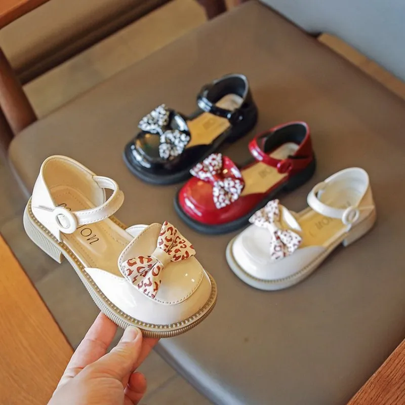 

Туфли для девочек 2023 Нескользящие повседневные кожаные туфли с бантом Корейская весенне-Осенняя обувь с круглым носком мягкая подошва детские сандалии