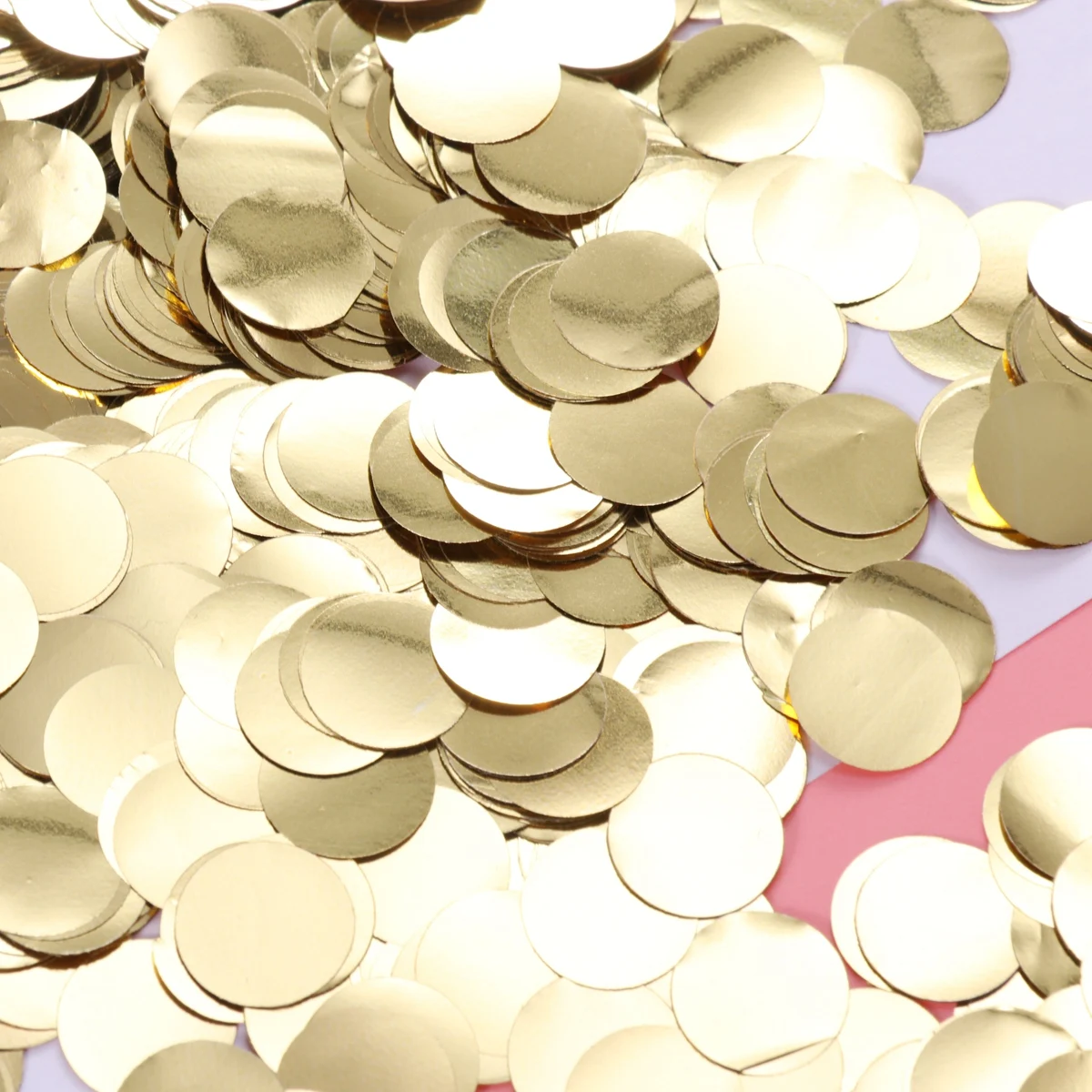 

Золотые круглые бумажные конфетти
