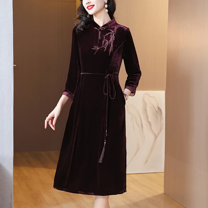 Женское бархатное платье с винтажным принтом