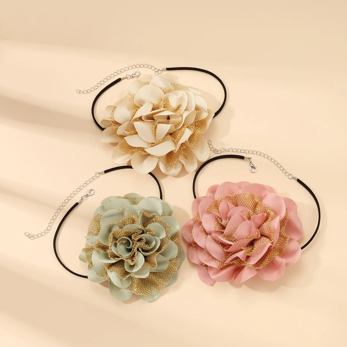 Retro Exaggerated Fluffy Fabric Flowers Choker Necklace for Women Elegant Wedding Party Neck Chain Fashion Jewelry Decoration
