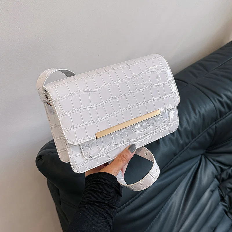 Женская сумка с цепочкой маленькая квадратная Универсальная на одно плечо