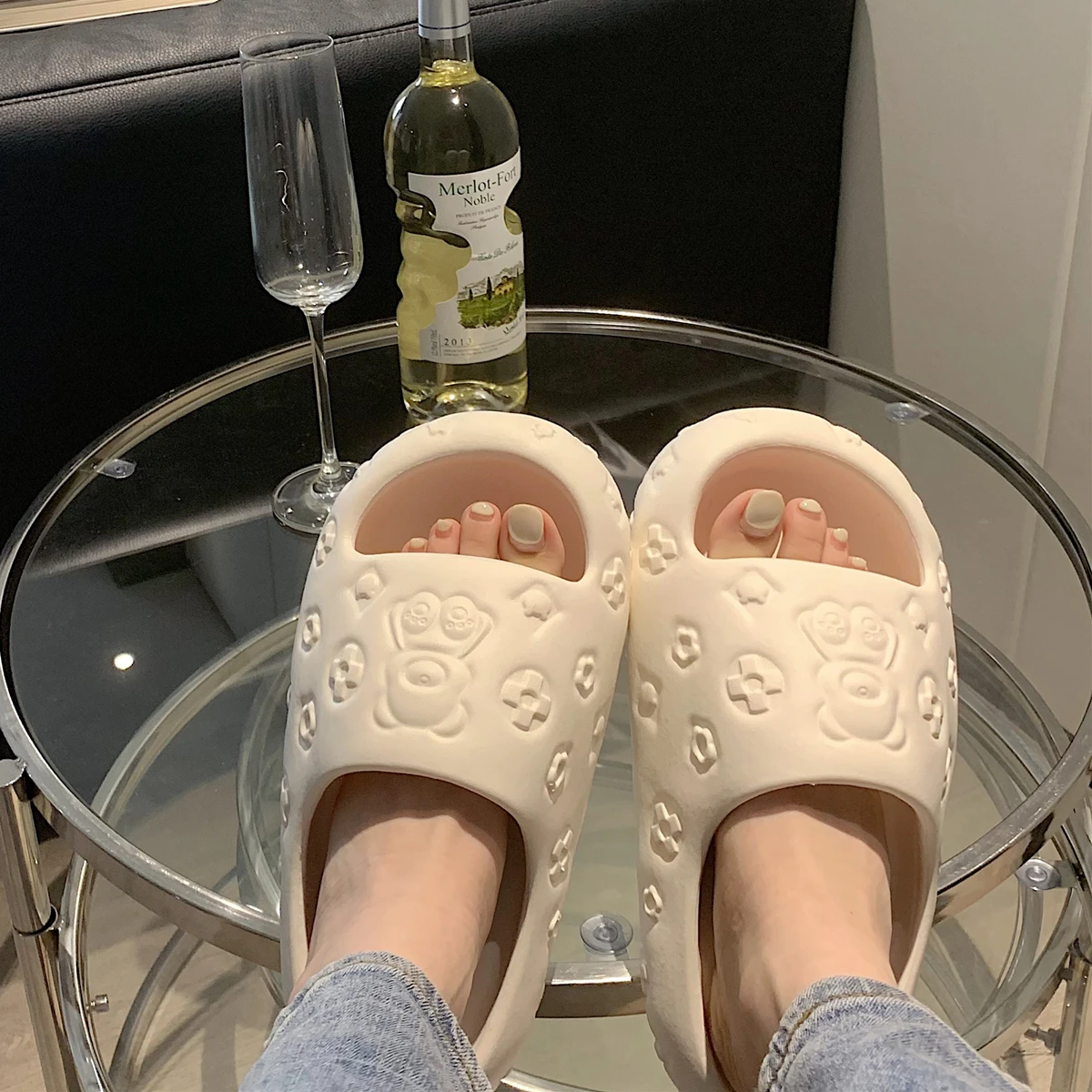 New Couple Fashion Bear cute Non-slip Thick-soled Indoor and Outdoor Slippers Men's Flip Flops Women Street Sandals Graffiti