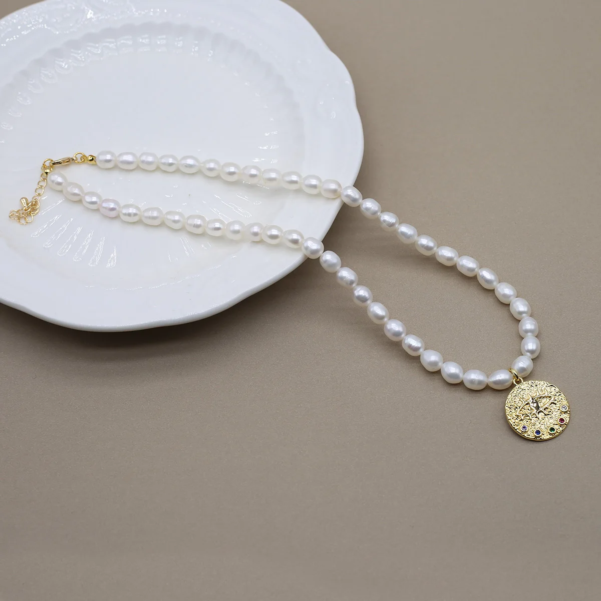 

Natural Freshwater Pearl Round Alloy Pendant Necklace Clavicle Chain for Women Charm Jewelry Accessories 36+5cm