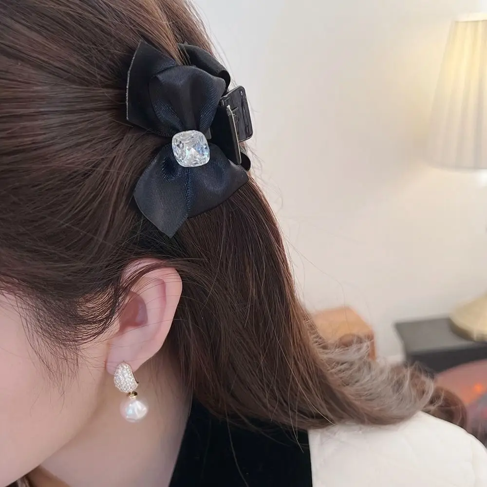 

Korean Retro Sweet Heart Bowknot Hairpin Girl Mini Hairclip Sweet and Cute Small Hair Claw Clip Hair Accessories For Women