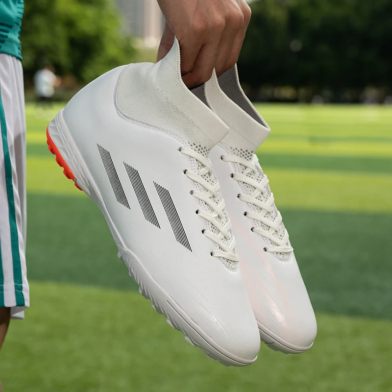 Super Lightweight Football Boots FG Soccer Shoes Mesh Surface Breathable Soccer Shoes No Lace-up Sneakers TF Spiked shoes 30-45