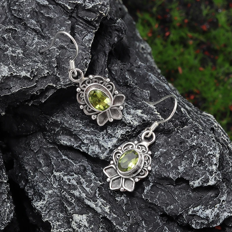 Стильные винтажные аксессуары в стиле бохо инкрустированные зелеными стразами