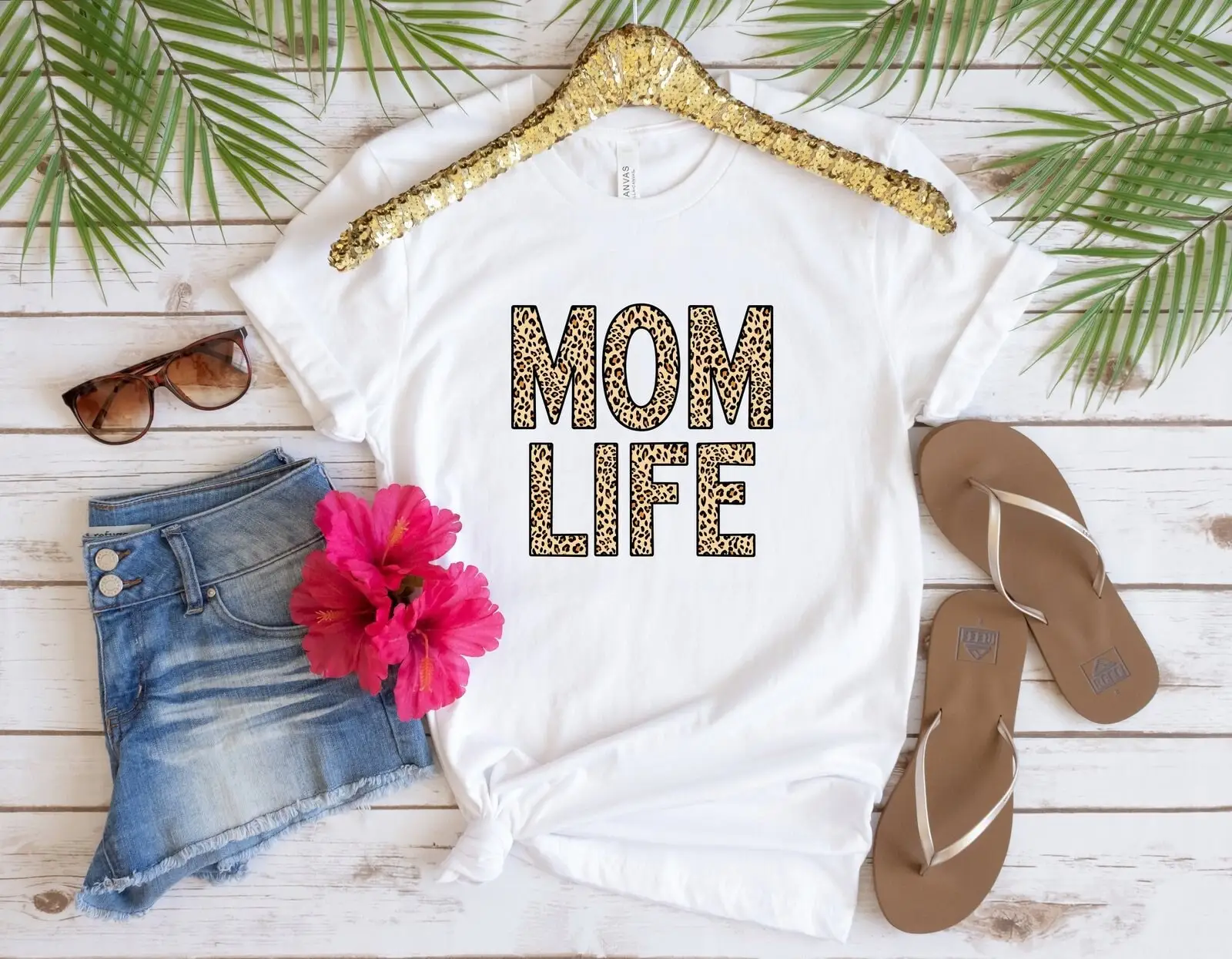 Леопардовая футболка с надписью Mom Life