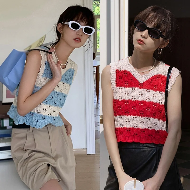 

Женский полосатый топ без рукавов с V-образным вырезом