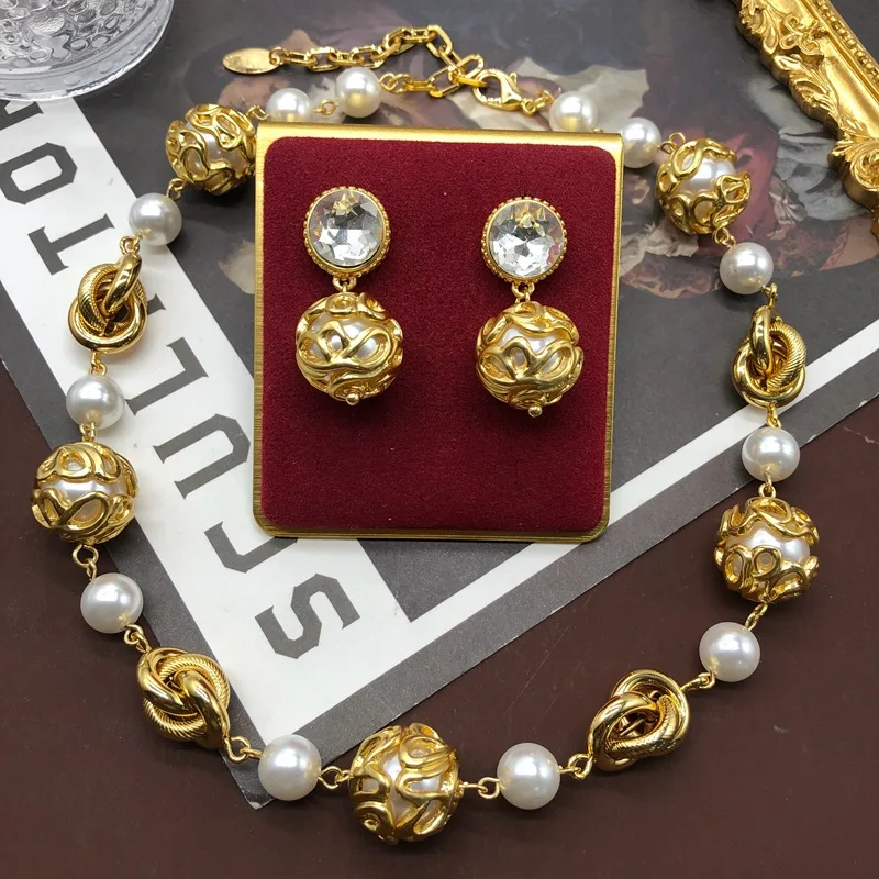

Baroque gilded carved hollow short glass necklace and earrings