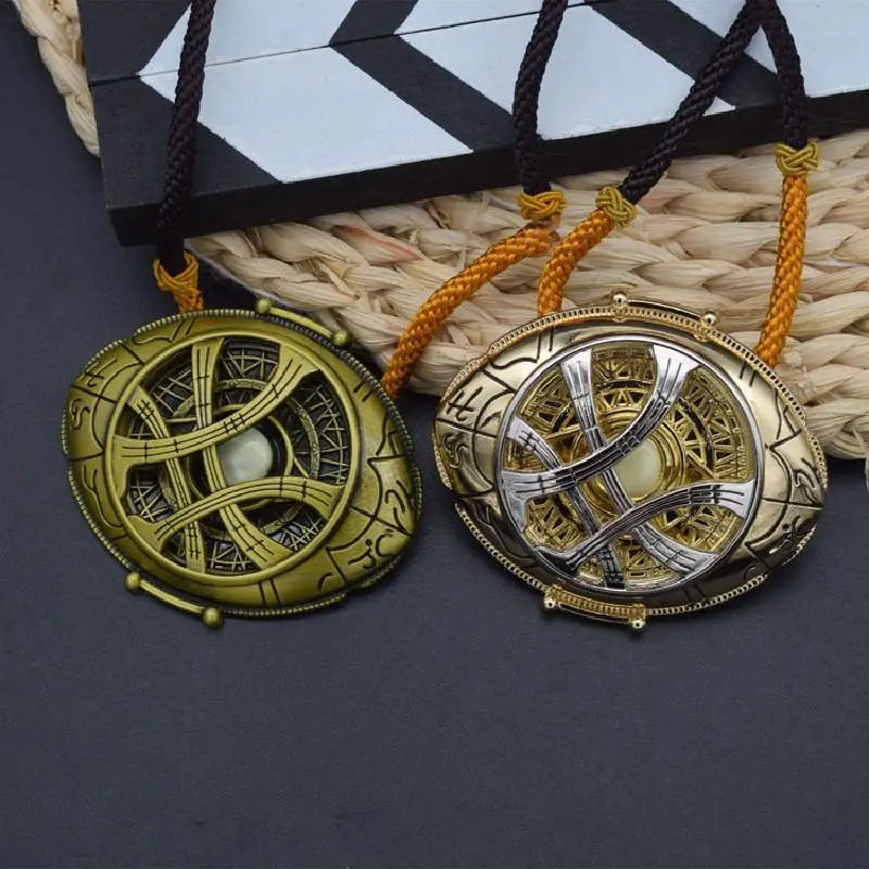 

Marvel Movies Doctor Strange Eye of Agamotto Necklace Luminous Gems Pendant Dr Strange Cosplay Props for Children Gifts