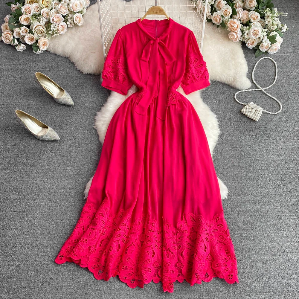 

Шифоновое платье с коротким рукавом и цветочной вышивкой